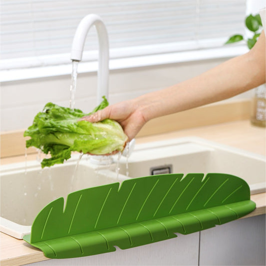 Silicone Kitchen Sink Splash Guard – Anti-Splash Baffle with Suction Cup for Dishwashing, Waterproof & Oil-Proof Sink Shield
